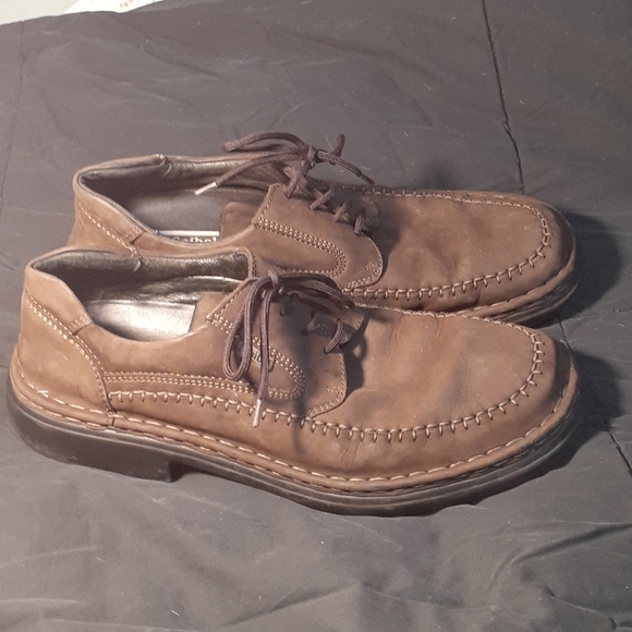 Shoes - Picture 2 of 5